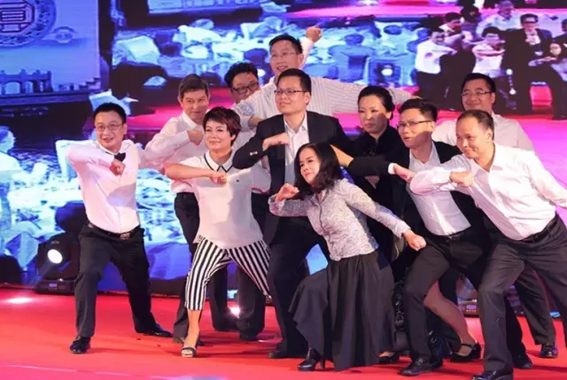 2015年邱少波先生参加中大岭院演出《在路上》